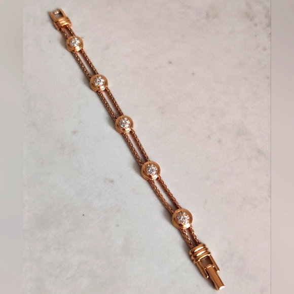 Dazzling Swarovski Swan Bracelet - Picture 5 of 13